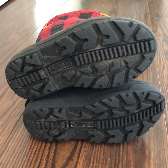 Size 12 Columbia Winter Boots - Picture 8 of 9